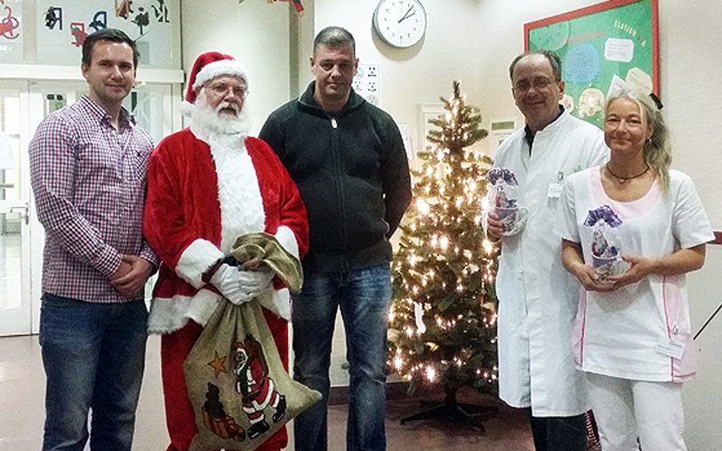 v.l. Benjamin Strehl, Nikolaus, Guido Schiller, Prof. Dr. Tröbs, Schwester Barbara Herkt.