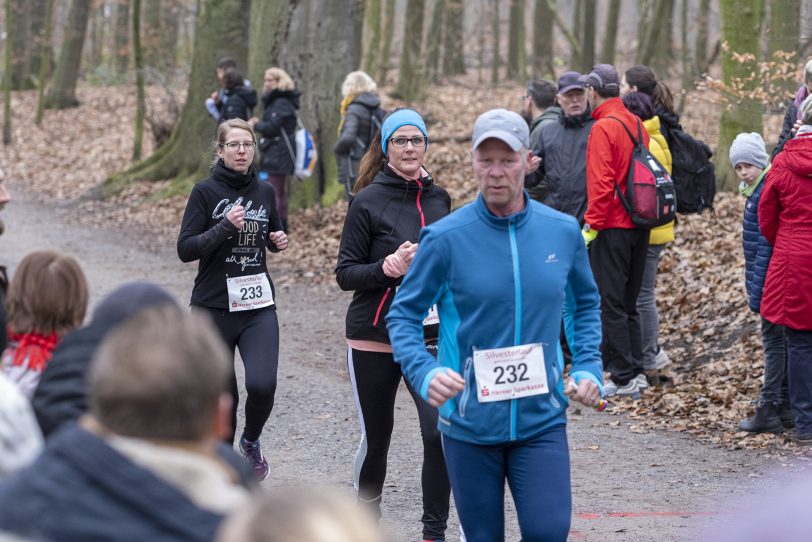 Der 42. Herner Silvesterlauf im Revierpark Gysenberg in Herne (NW), am Dienstag (31.12.2019).