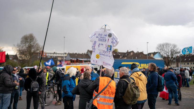 Erneute Impfgegner/Schwurbler-Demo auf dem Cranger Kirmesplatz und Demozug durch die Wanner City am Sonntag (3.4.2022).