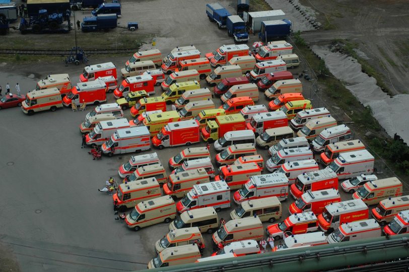 Einsatzfahrzeuge im Bereitstellungsraum zur WM 2006.