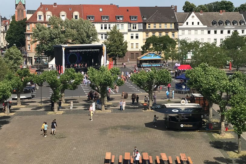 Die Ruhe vor dem Sturm. Langsam füllte sich am Freitagnachmittag (17.6.2022) der Festplatz mit Menschen.