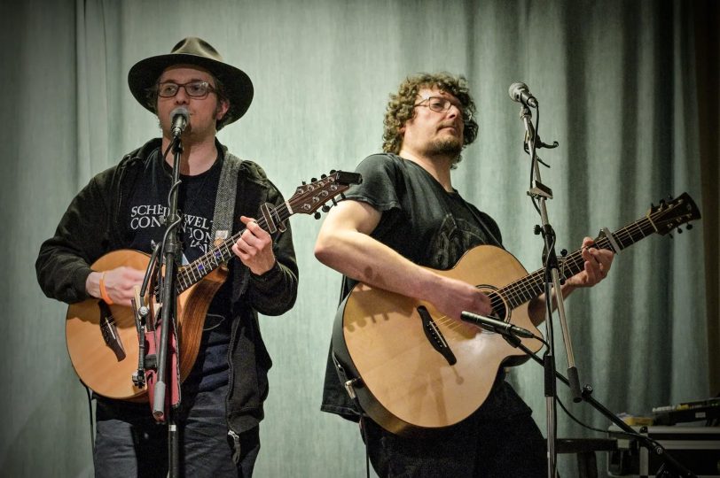 The Hoodie Crows – Sebastian Barwinek und Johannes Single.