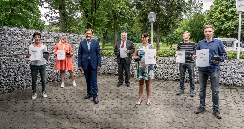 Ehrenurkunden gingen an Carl David und Jan Patrick Camus (Fechten), Marina Wozniak (Fußball), Ute Wachs und Michael Stewart (Billard) und Ann-Kathrin Semert (Disc-Golf).