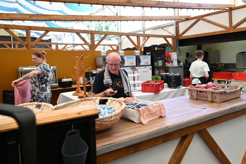 Noch ist es ruhig: Die Vorbereitungen in der Cranger-Festhalle laufen für einen Arbeitstag. Spätestens zum Abend hin ist hier meist Vollbetrieb.