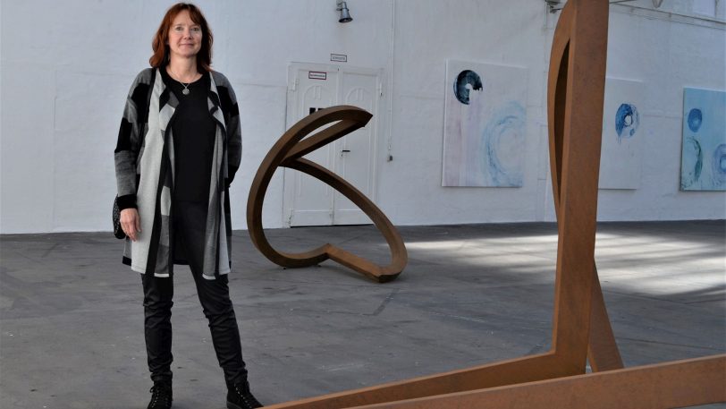 Filigrane Endlosschleifen sind das Markenzeichen von Sonja Edle von Hoeßle in der Ausstellung