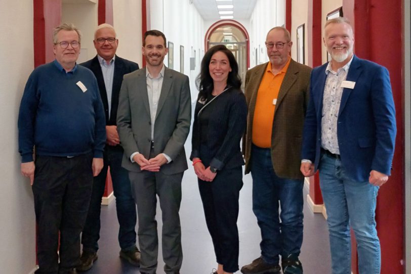 Unternahmen einen Rundgang durch das LWL-Universitätsklinikum Bochum (v.l.): Prof. Dr. Georg Juckel (Ärztlicher Direktor), Bernd Kurse (stellv. Kaufmännischer Direktor), Dr. Emanuel Wiggerich (LWL-Krankenhausdezernent), Andrea Marie Kleditzsch (Pflegedirektorin), Dr. Knut Hoffmann (stellv. Ärztlicher Direktor), Thomas Job (Kaufmännischer Direktor).