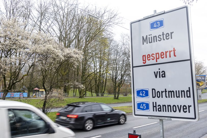 Umleitung für die Sperrung der A43 im Zuge des sechsspurigen Autobahnausbaus.