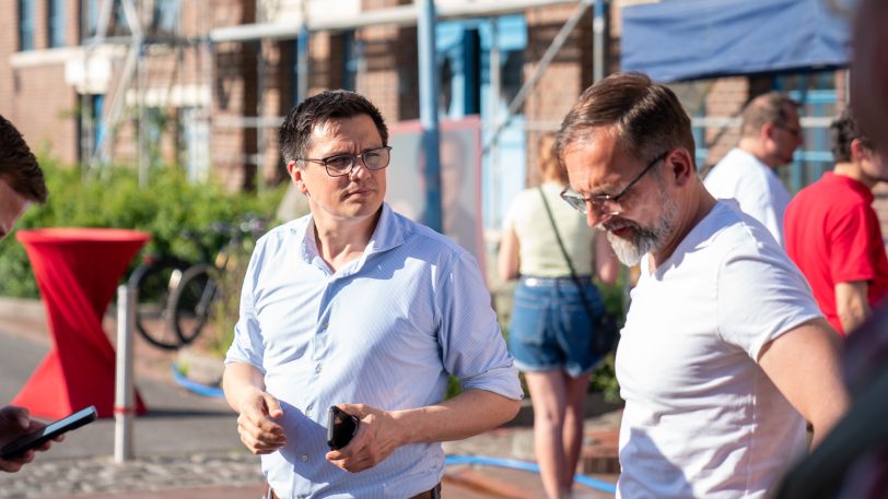 Alexander Vogt (li.) neben Florian Adamek, persönlicher Referent des Oberbürgermeisters Dr. Frank Dudda, bleibt mit seinem Direktmandat im Landtag vertreten.