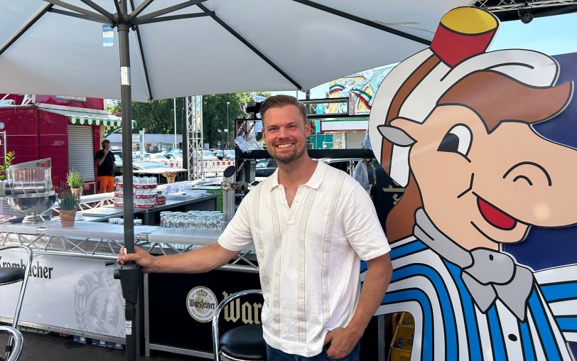 Marius Morck führt auf der Cranger Kirmes 2024 den Biergarten 