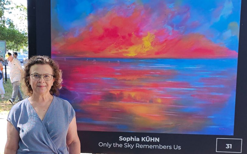 Sophia Kühn mit ihrem Werk 