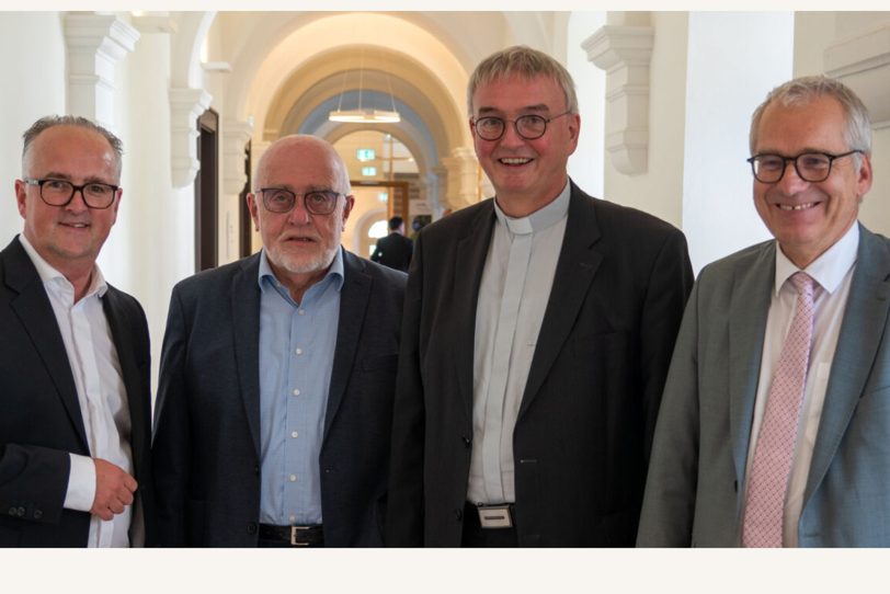 Der Kirchensteuerrat des Erzbistums Paderborn stärkt durch seine Entscheidungen die Gestaltungsmöglichkeiten der Kirchengemeinden im Erzbistum. v.l. Volker Mauß, Hans Robert Schrewe, Generalvikar Thomas Dornseifer, Dirk Wummel.