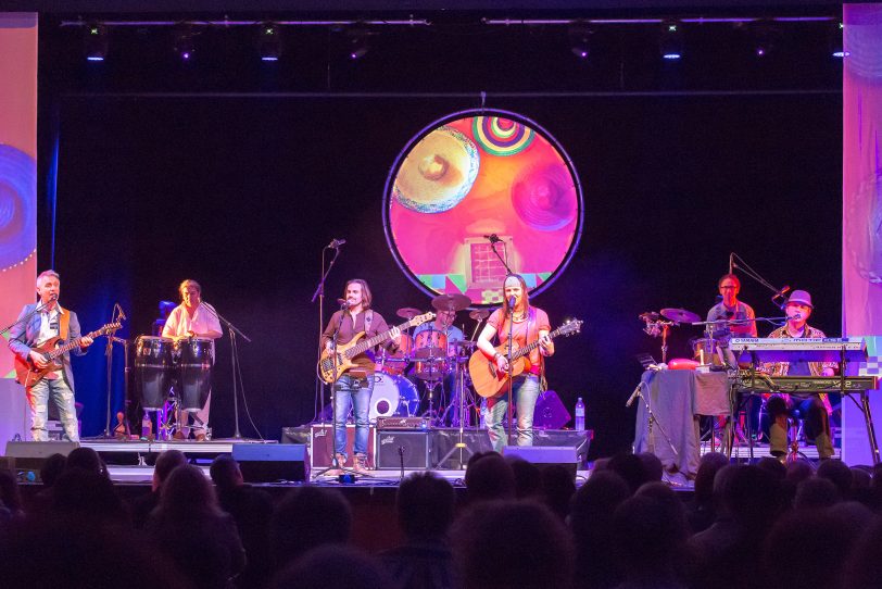 „De Corazón“ spielt die Songs von Santana