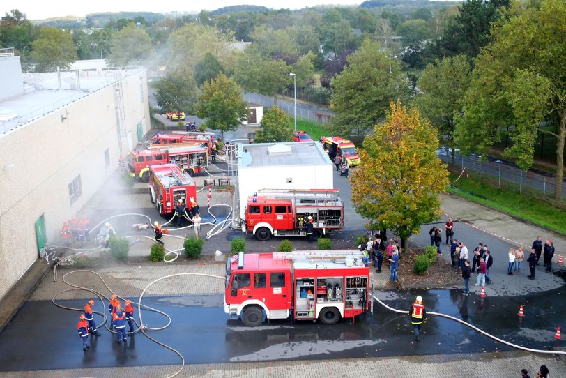Circa 60 Jugendliche der Jugendfeuerwehr probten den Ernstfall.