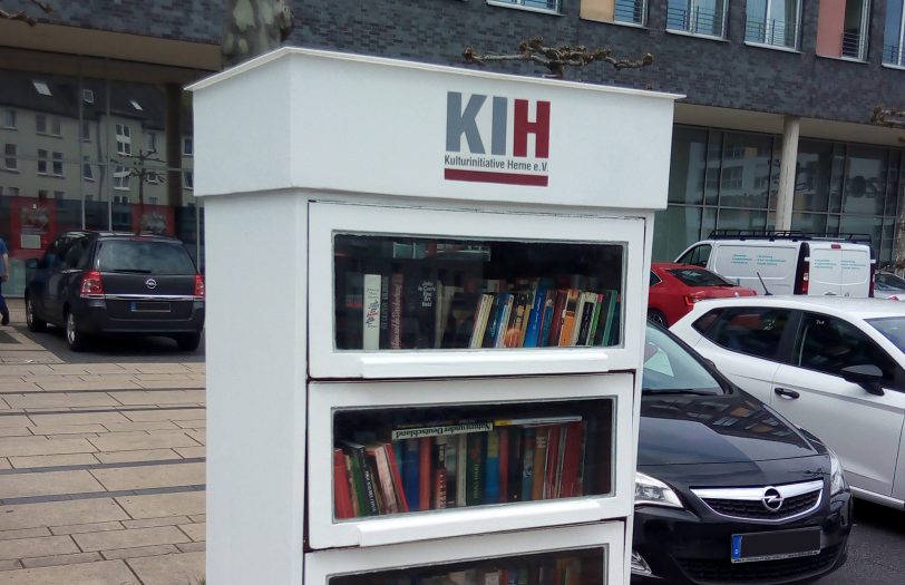 Der Bücherschrank an der Akademie.