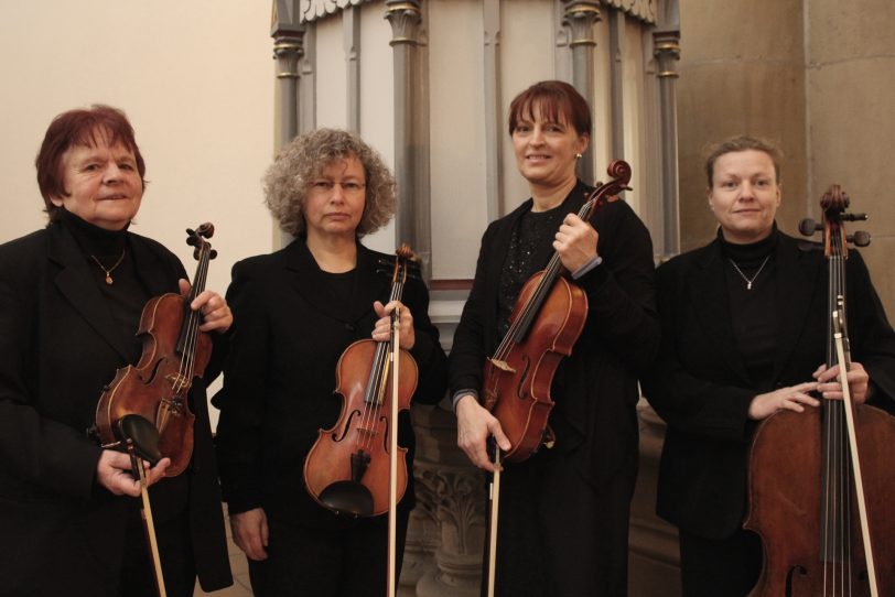 v.l. Gisela Röbbelen, Elisabeth Kronen (Violine), Barbara Ravenstein-Holländer (Viola) und Carolin Schröder (Violoncello).