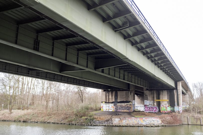 Die Brücke der A43 über den Rhein-Herne-Kanal, die von Einschränkungen im Verkehr betroffen ist.