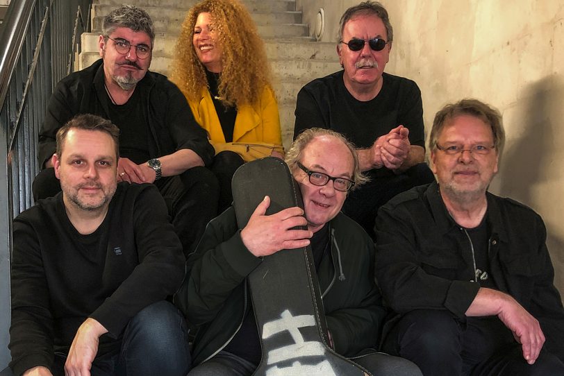 v.l.Olaf Scherf, Grazia Bradi, Gerd Linke, (untere Reihe v.l.) Kolja Maletzki, Rainer August Koslowski, Wolfgang Berke - die Rockband HERNE 3.