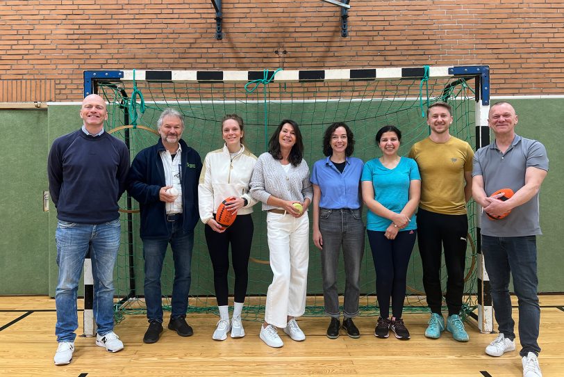 Deutsch lernen in Bewegung: Anders Krosch (Erich Fried-Gesamtschule), Volker Gößling (Pestalozzi-Gymnasium), Leonie Welk (Übungsleitung Erich Fried-Gesamtschule), Cordula Klinger-Bischof (Ruhrwerk), Pippa Goch (Kommunales Integrationszentrum), Heba Ragheb (Übungsleitung), Michel Kortmann (Übungsleitung Pestalozzi-Gymnasium) und Frank Stieglitz (Stadtsportbund Herne).