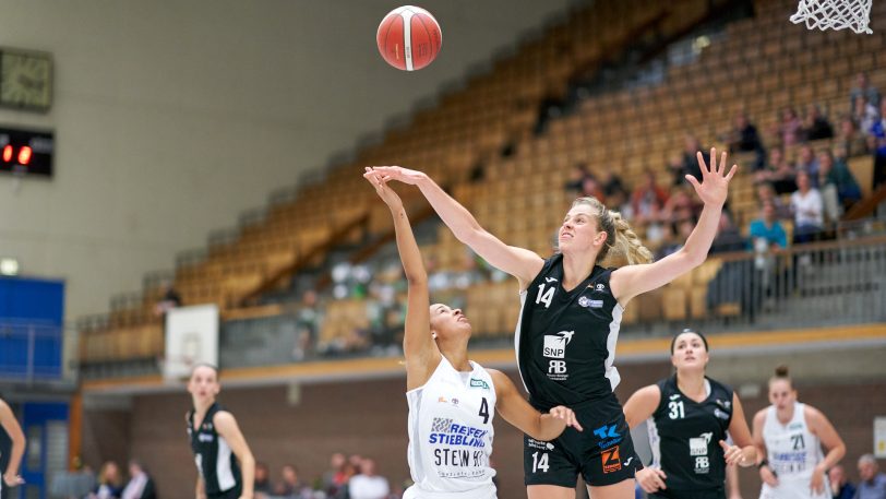 Die HTC-Damen gewinnen gegen die SNP BasCats USC Heidelberg am Sonntag (3.10.2021) mit 66:64. Im Bild Laura Zolper