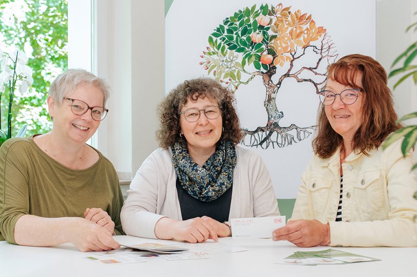 Menschen in der letzten Lebensphase ehrenamtlich begleiten: Die Arbeit der Zeitschenker beim Ambulanten Hospizdienst koordinieren v.l. Karola Rehrmann, Karin Leutbecher und Anja Schröder.
