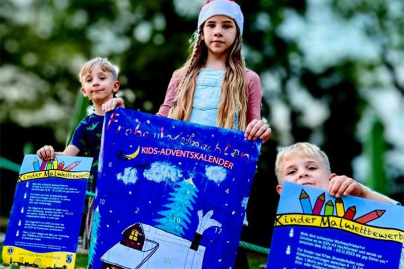 Der dritte Kids-Adventskalender des Lion-Clubs Herne steht in den Startlöchern. In diesem Jahr hat Maja Elina Meister (Mitte) das Motiv gemalt. Mit im Bild ihre Brüder Ben (l.) und Noah (r.)