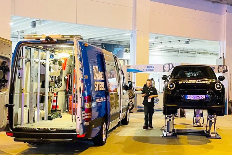 Reifen Stiebling zieht eine positive Bilanz nach der Premiere bei der Essen Motor Show 2022 - hier ein Blick auf den Messestand.