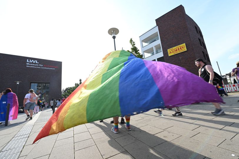 Nicht mehr lange und der CSD naht, aber wie steht es um die queere Lebensrealität?