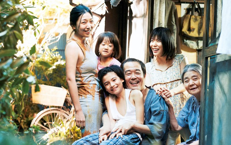 Die 'Familie': Nobuyo (Sakura Ando), Yuri (Miyu Sasaki), Shota (Kairi Jyo), Osamu (Lily Franky), Aki (Mayu Matsuoka) und Hatsue (Kilin Kiki).
