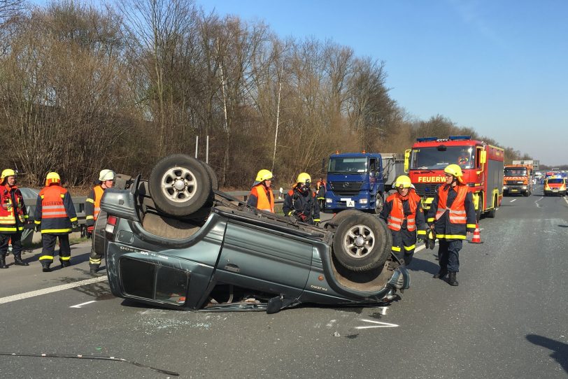 Unfall mit einem Pkw mit Flüssig-Gasanlage (13.3.2017).