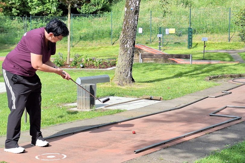 Sandra von den Knesebeck, MGC Göttingen, an der Bahn 14 auf Minigolf.