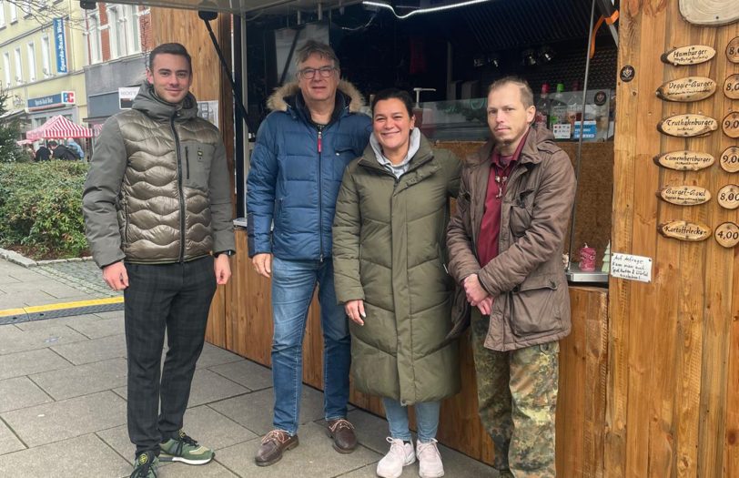 Spenden-Freude (v.l.): Fabio Kutschki, Torsten Biermann, Sarah Kober und Andre Zörner.