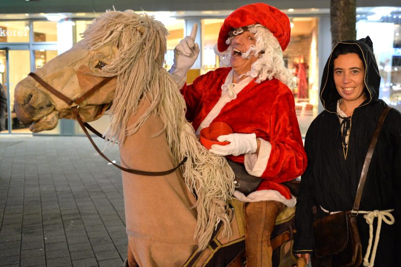 Galoppierender Weihnachtsmann. (Archiv)