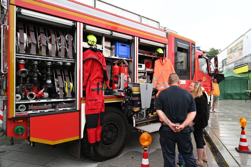 Die Herner Feuerwehr stellte Fahrzeuge aus und die Besucher konnten mit der Drehleiter in die Höhe fahren.