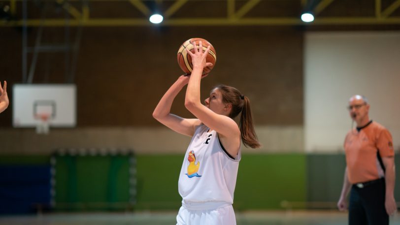 Die Ruhrpott Baskets Herne gewinnen das Spitzenspiel gegen den BSV Wulfen mit 65:42.