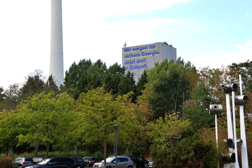 Eigenwerbung am Kesselhaus der Steag in Baukau. Deutschlands größter Werbetafel.