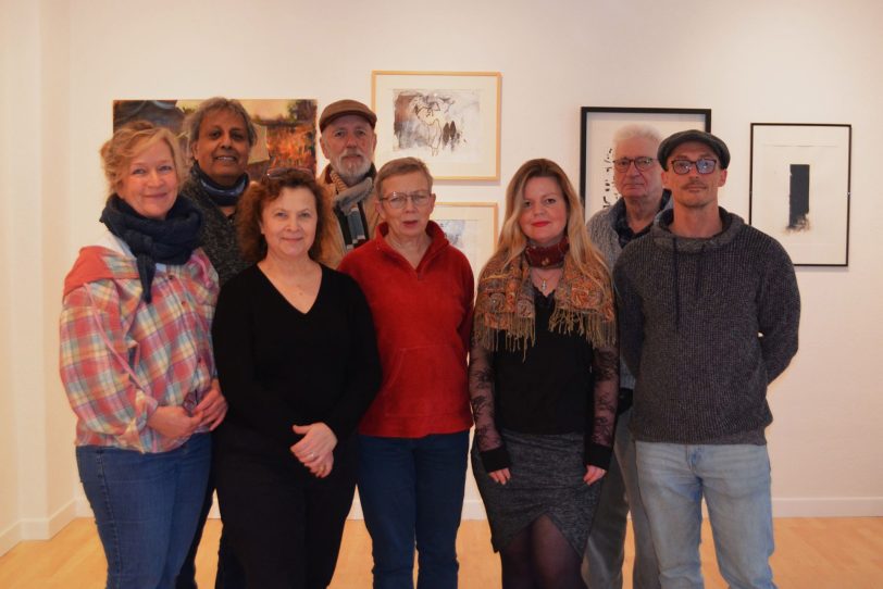 Acht Herner Künstler stellen aktuelle Werke in Gelsennkirchen aus (v.l.): Annett Breitfeld, Hassan Jelveh, Sophia Kühn, Jörg Lippmeyer, Gisela Schulte, Annika Döring, Hagen Apel und Daniel Pajonk.
