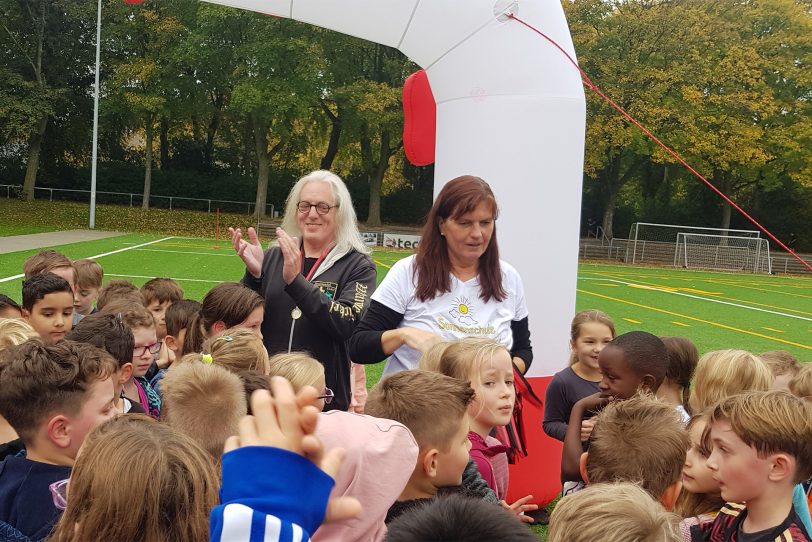 Rennen für das Zirkusprojekt: Sponsorenlauf der Grundschüler der Sonnenschule im Oktober 2022.