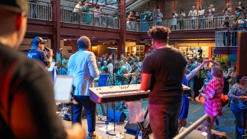 Die Cubanische Nacht am Samstag (27.7.2024) in den Flottmann-Hallen - kurzfristig gab es einen Umzug vom Schloss Strünkede.