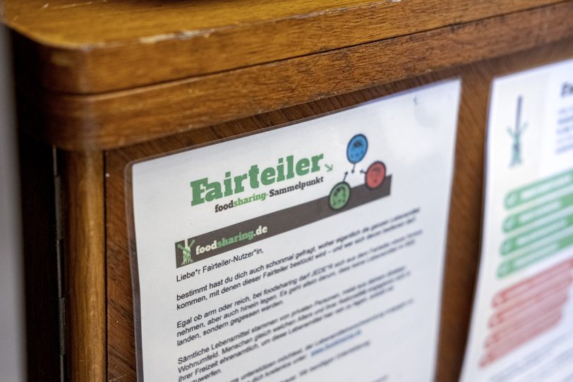 Neuer Standort für den Fairteiler von Foodsharing in Herne (NW): das Cafe Desaster an der Mont-Cenis-Straße / Ecke Goethestraße. Aufnahme vom Mittwoch (28.10.2020).