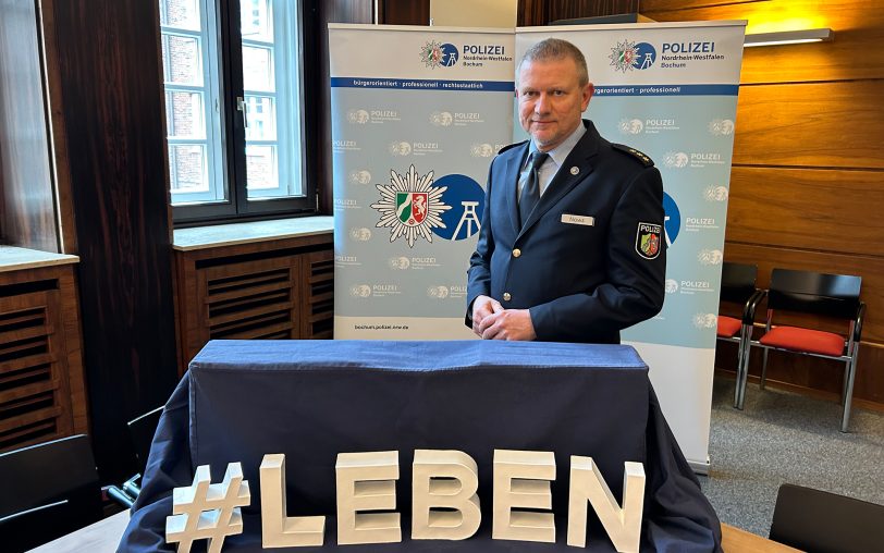 Polizeidirektor Frank Nows, Leiter der Direktion Verkehr der Bochumer Polizei, stellte die Statistik vor. #LEBEN ist der Titel einer Sicherheitskampagne vom Land NRW, mit der für mehr Sicherheit im Straßenverkehr geworben wird.