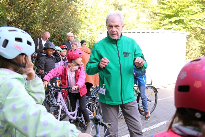 Die NRW-weite Initiative #sicherimStraßenverkehr ist am Freitag (4.10.2024) an der Realschule an der Burg gestartet. Vor Ort waren unter anderem NRW-Innenminister Herbert Reul und NRW-Verkehrsminister Oliver Krischer.