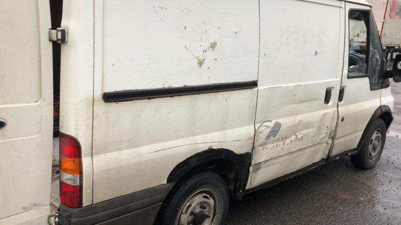Auch von außen macht der Transporter keinen guten Eindruck.