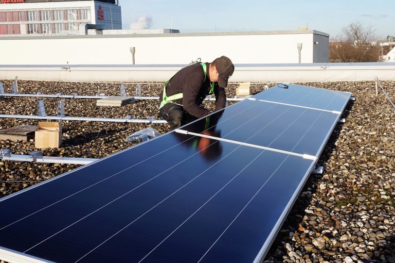 Auch die 150 Quadratmeter große Solaranlage auf dem Stadtwerke-Haus am Berlner Platz ist 2022 in Betrieb gegangen.