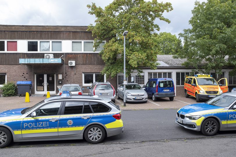 Polizei und Feuerwehr nach dem Munitionsfund bei der GFS.