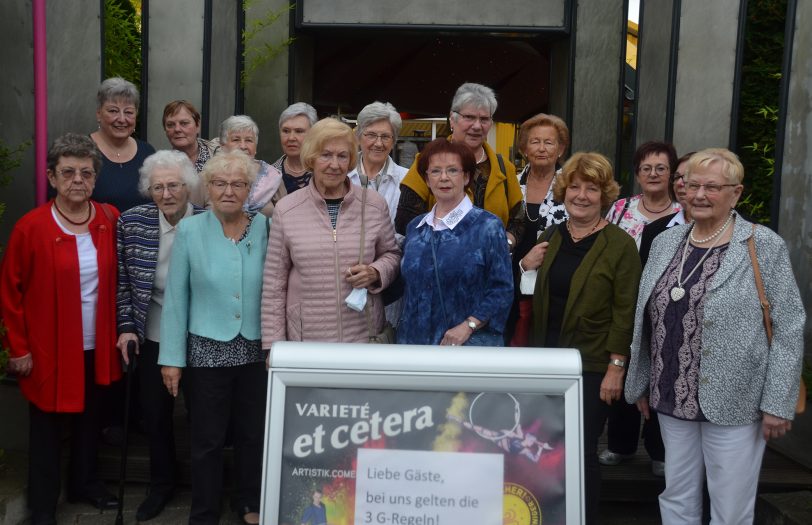 Der Frauenchor Wanne-Eickel 1953 löst sich auf.