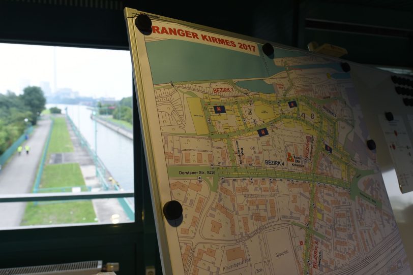 Der Schleusentum bietet der Feuerwehr einen Blick auf den Kirmesplatz und die Fluchtwege am Kanal.