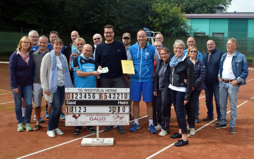 Bei der Spendenübergabe an den Kinderhospizdienst Ruhrgebiet.