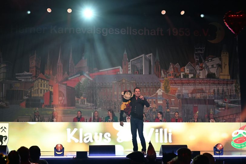 Auftritt des Bauchredners Klaus und Willi.