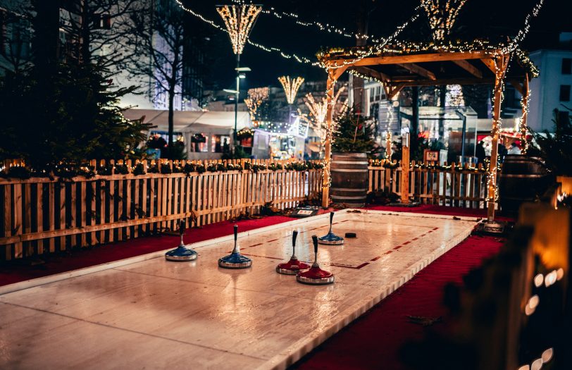 Bald gibt es auch in Bochum einen Weihnachtsmarkt. Zum Beispiel kann man dort Eisstockschießen ausprobieren.