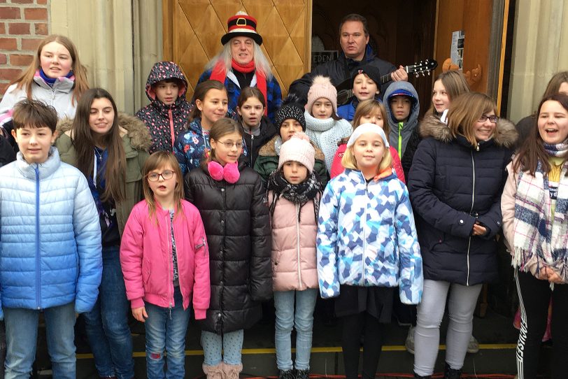 Graf Hotte und die Sunrise Kids beim Adventsbasar rund um St. Laurentius.